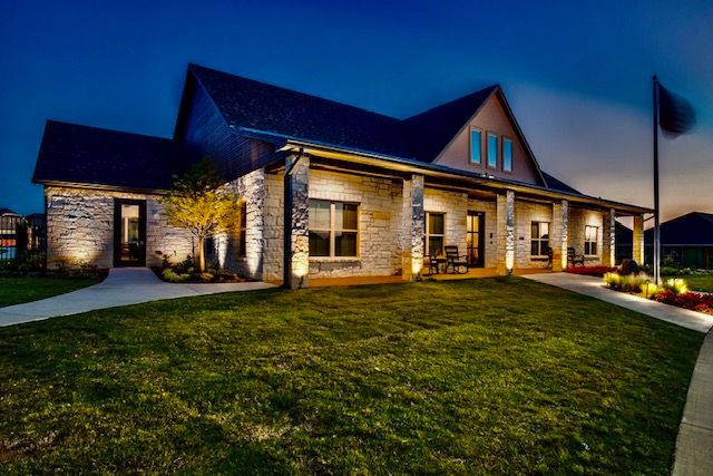 Choosing Outdoor Lighting, Modern Farmhouse Landscape Lighting
